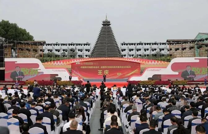 第十七屆中國(guó)茶業(yè)經(jīng)濟(jì)年會(huì)召開，集團(tuán)公司繼續(xù)排名中國(guó)茶企百?gòu)?qiáng)前列，白沙溪茶廠、益陽(yáng)茶廠榮獲多項(xiàng)榮譽(yù)